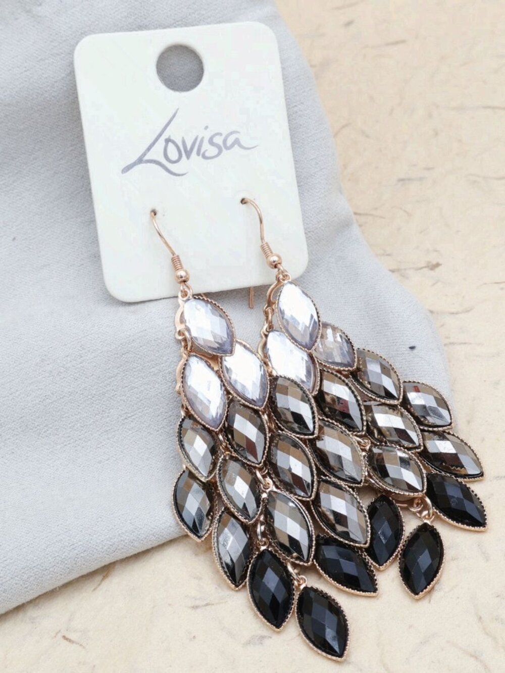 Lovisa Leaf Drop Earrings - Picture 2 of 2